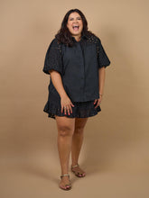 Load image into Gallery viewer, Violetta Frilly Shorts Black Broderie
