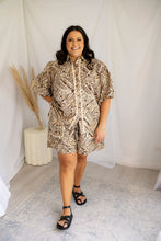 Load image into Gallery viewer, Adri Blouse Mocha Print