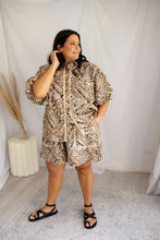 Load image into Gallery viewer, Adri Blouse Mocha Print