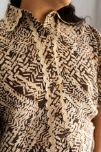 Load image into Gallery viewer, Adri Blouse Mocha Print