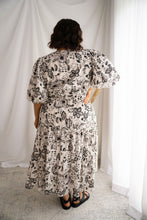Load image into Gallery viewer, Jenifer Dress Black Floral

