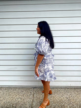 Load image into Gallery viewer, Flo Palm Print Blouse