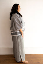 Load image into Gallery viewer, Yiota Black and White Palazzo Pant
